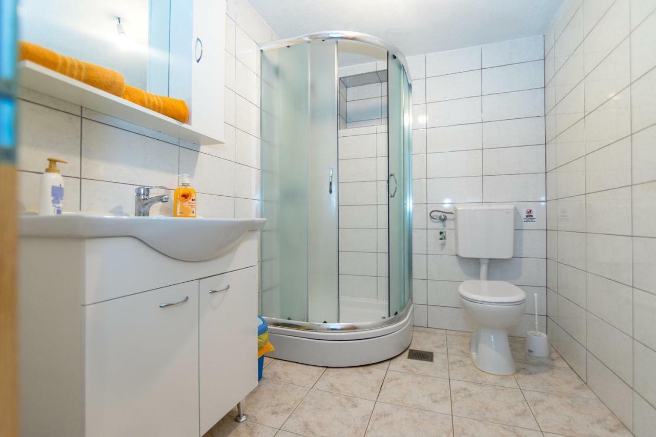 Apartments Robinzon Petar Gdinj المظهر الخارجي الصورة