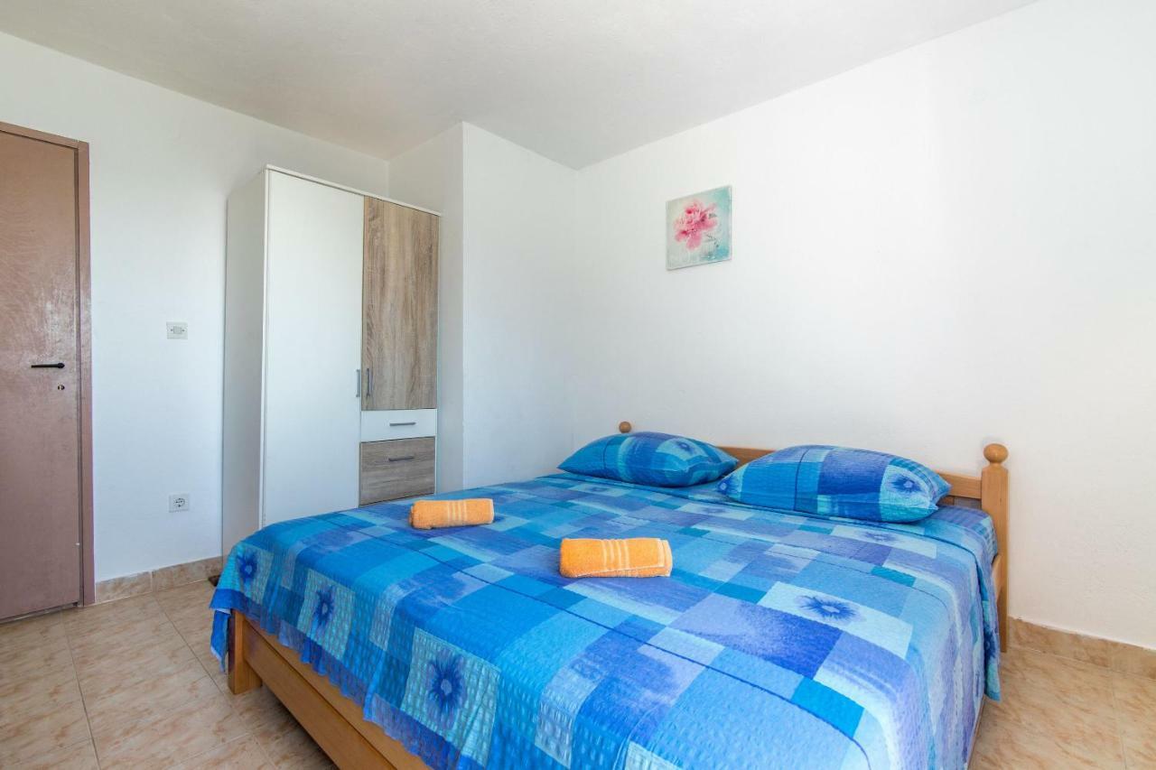 Apartments Robinzon Petar Gdinj الغرفة الصورة